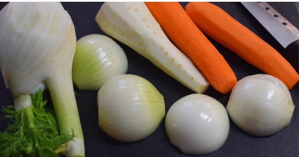 Green vegetables: peas, avocado, spinach, kale, and zucchini
Orange vegetables: carrots, butternut squash, and sweet potatoes